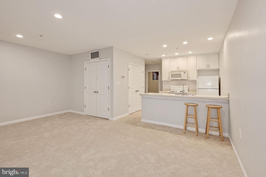 648 C Street Ne - Photo 5