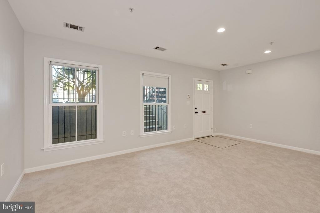 648 C Street Ne - Photo 10