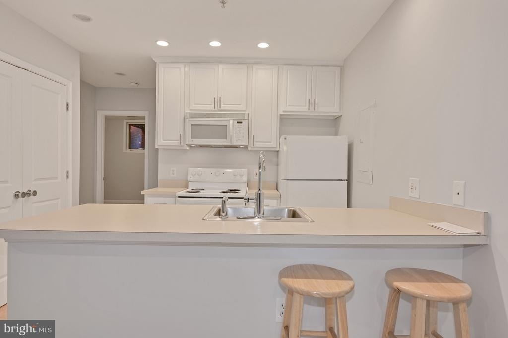 648 C Street Ne - Photo 7