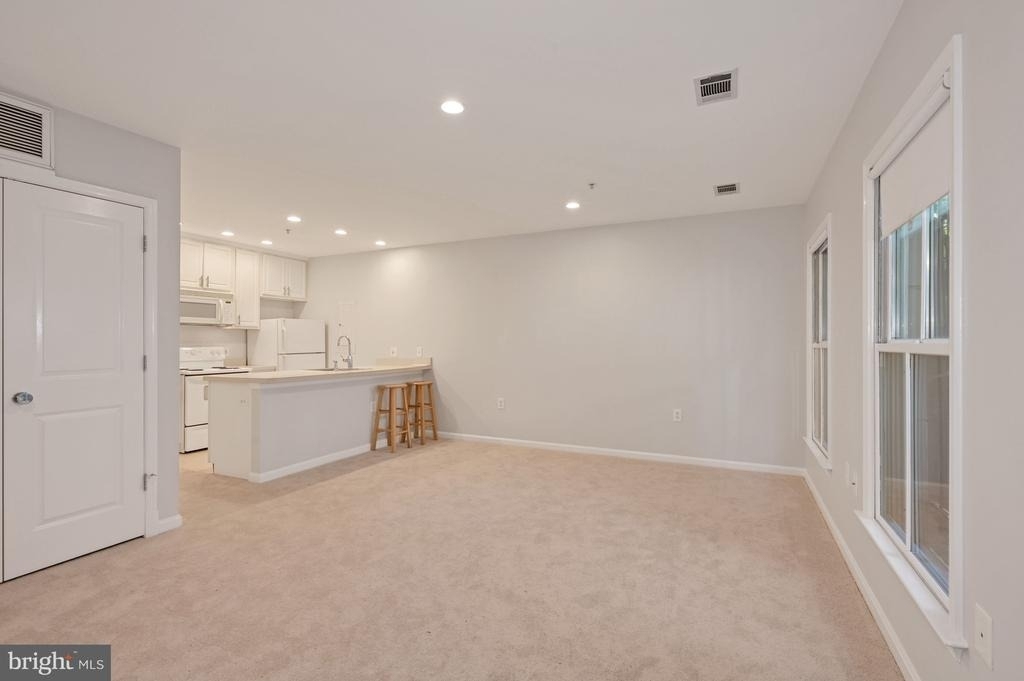 648 C Street Ne - Photo 4