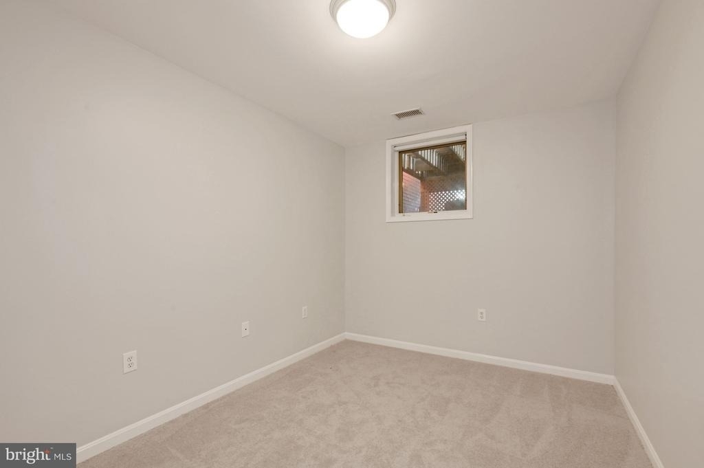 648 C Street Ne - Photo 12