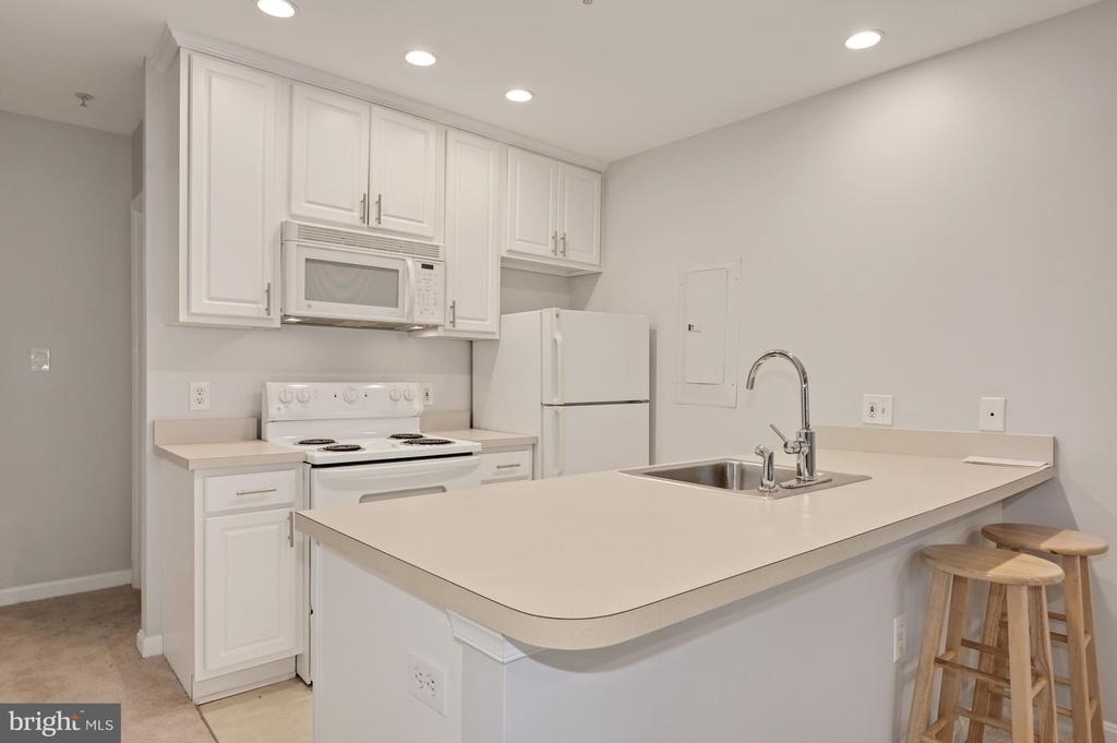 648 C Street Ne - Photo 6