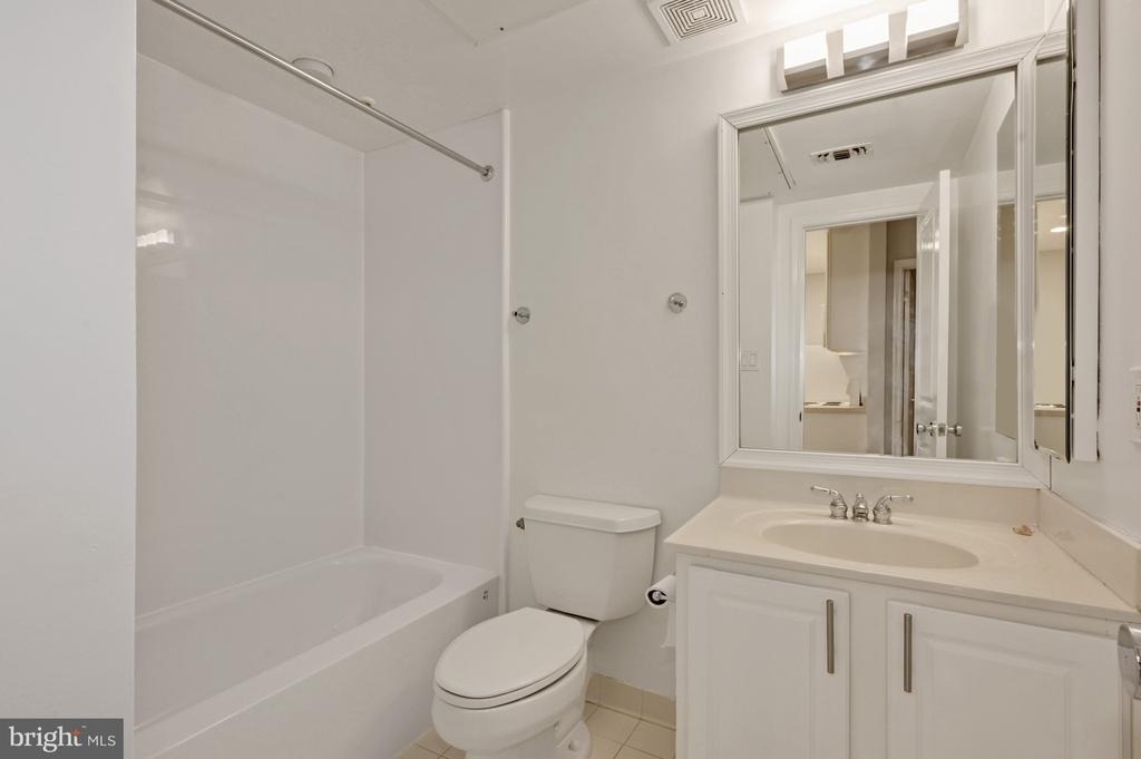 648 C Street Ne - Photo 11