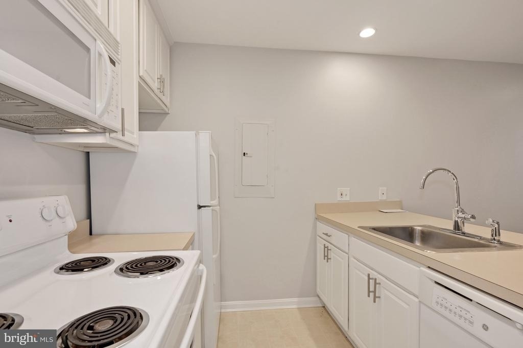 648 C Street Ne - Photo 8