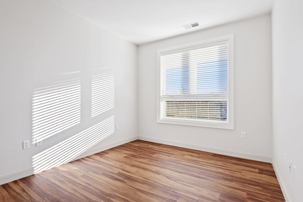 555 Roger Williams Avenue - Photo 4