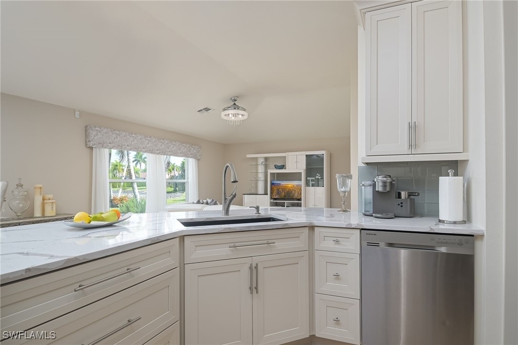 2250 Grove Drive - Photo 8