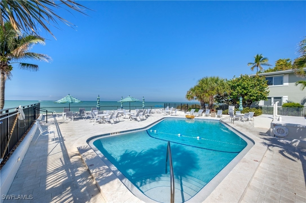 1065 Gulf Shore Boulevard N - Photo 17