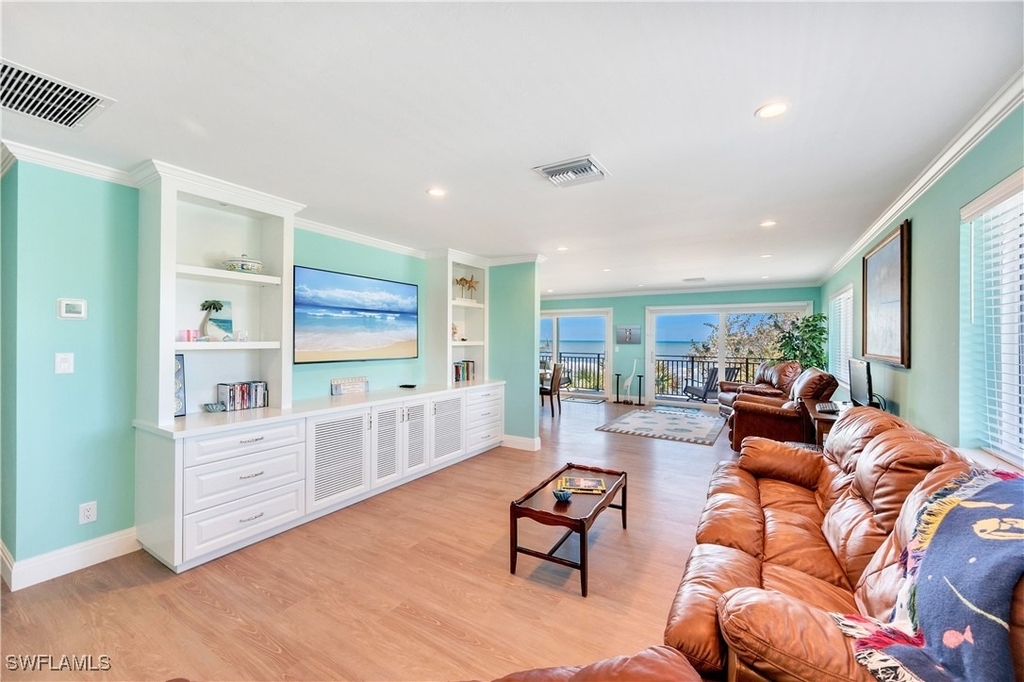 1065 Gulf Shore Boulevard N - Photo 8
