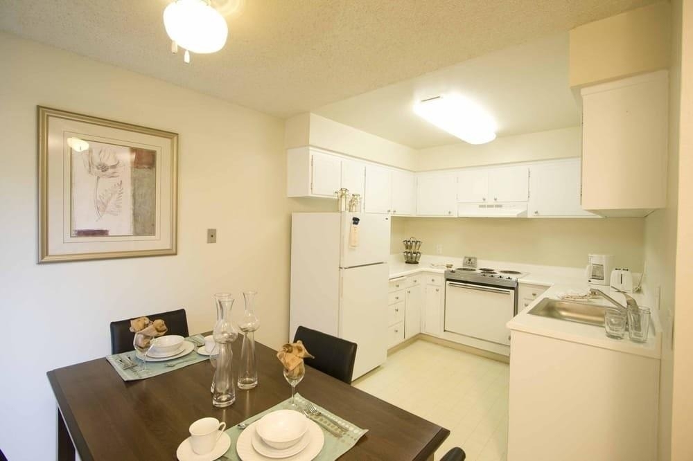7007 Inglewood Ave - Photo 2