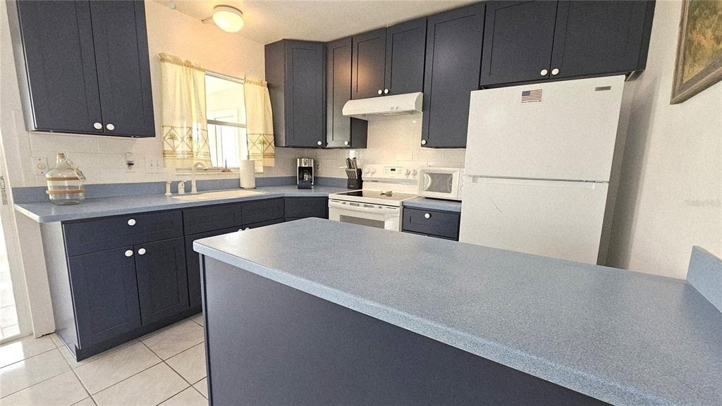 13398 Ballon Avenue - Photo 8