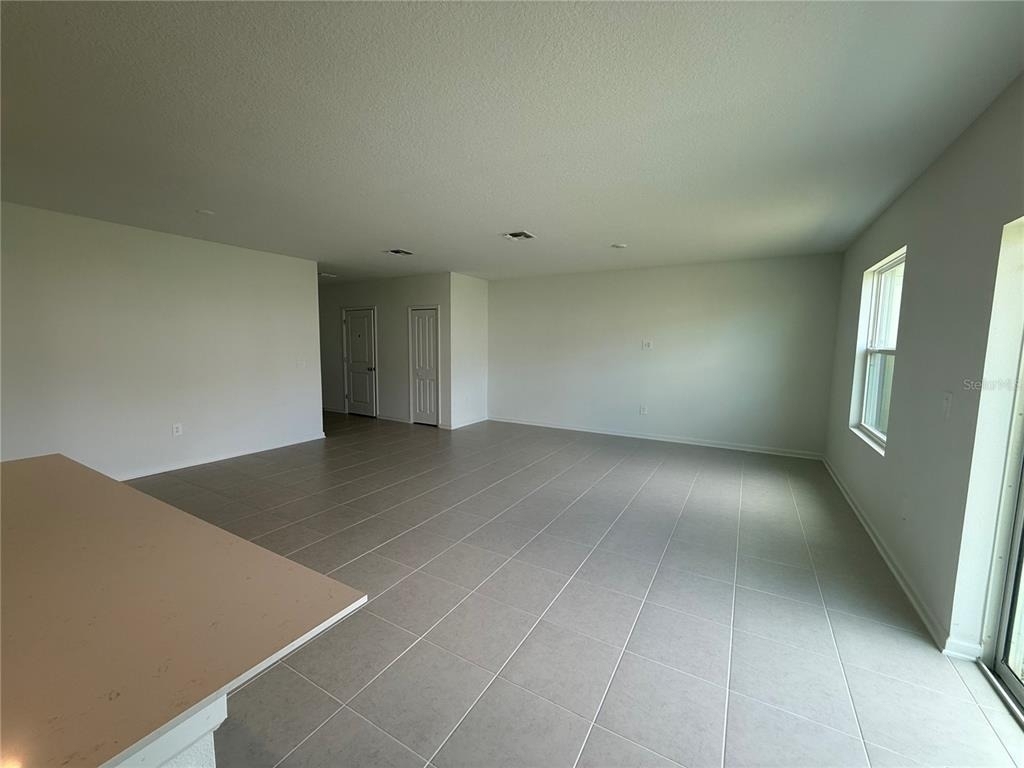 2528 Absolute Avenue - Photo 4