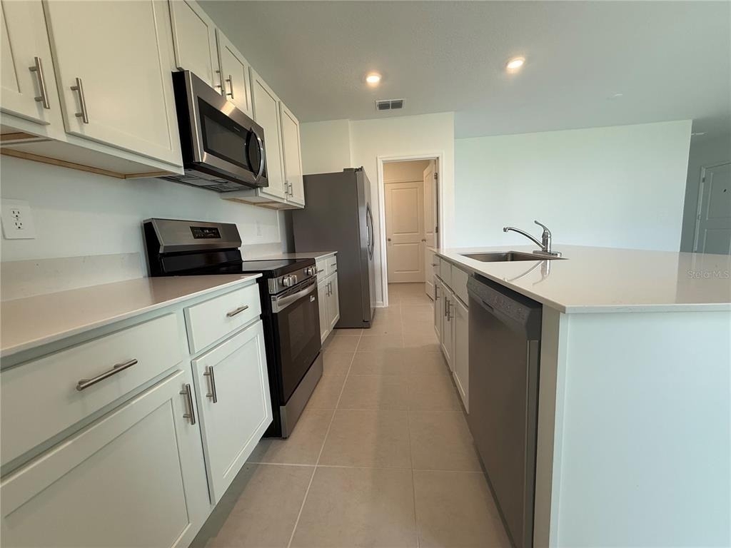 2528 Absolute Avenue - Photo 5