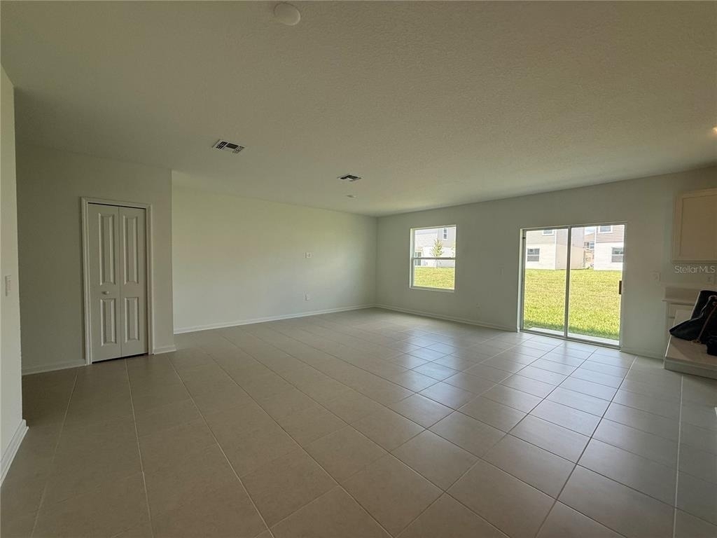 2528 Absolute Avenue - Photo 2