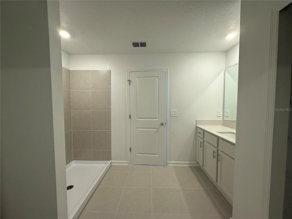 2528 Absolute Avenue - Photo 13