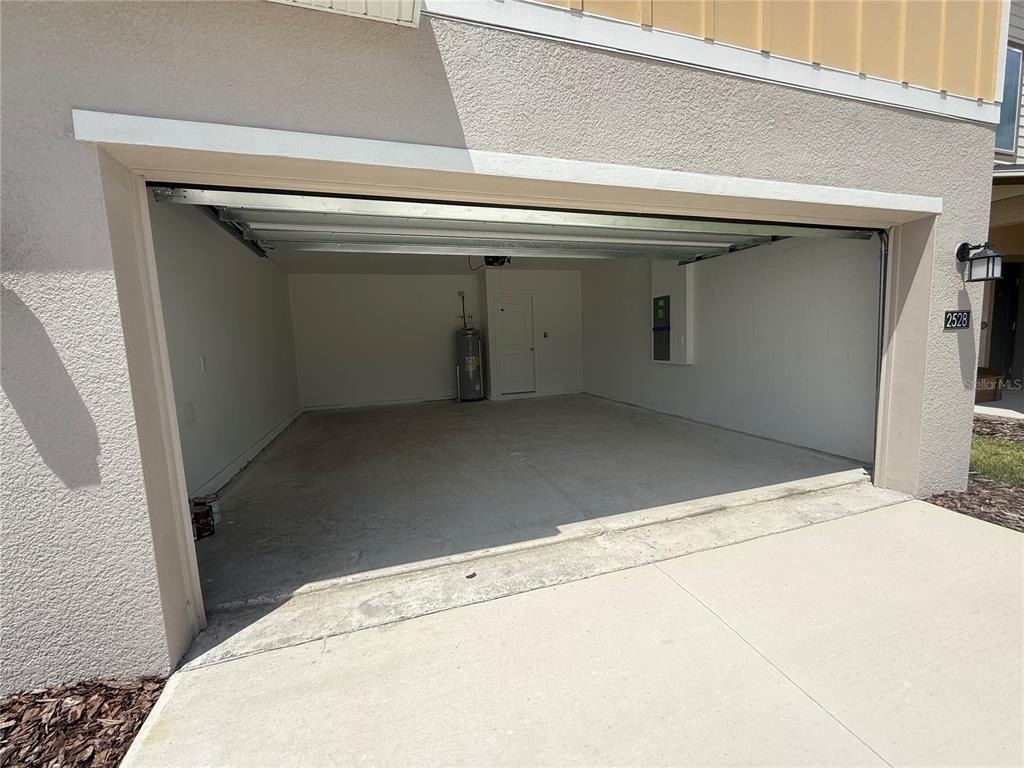 2528 Absolute Avenue - Photo 1