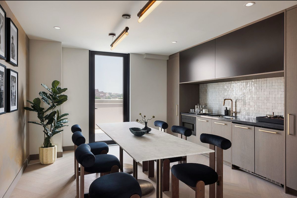 4th Avenue - Photo 15
