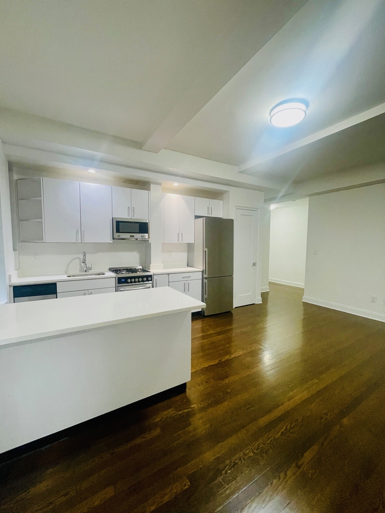 140 East 46th Street - Photo 2