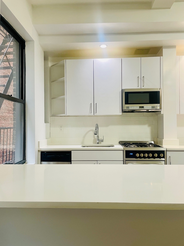 140 East 46th Street - Photo 1