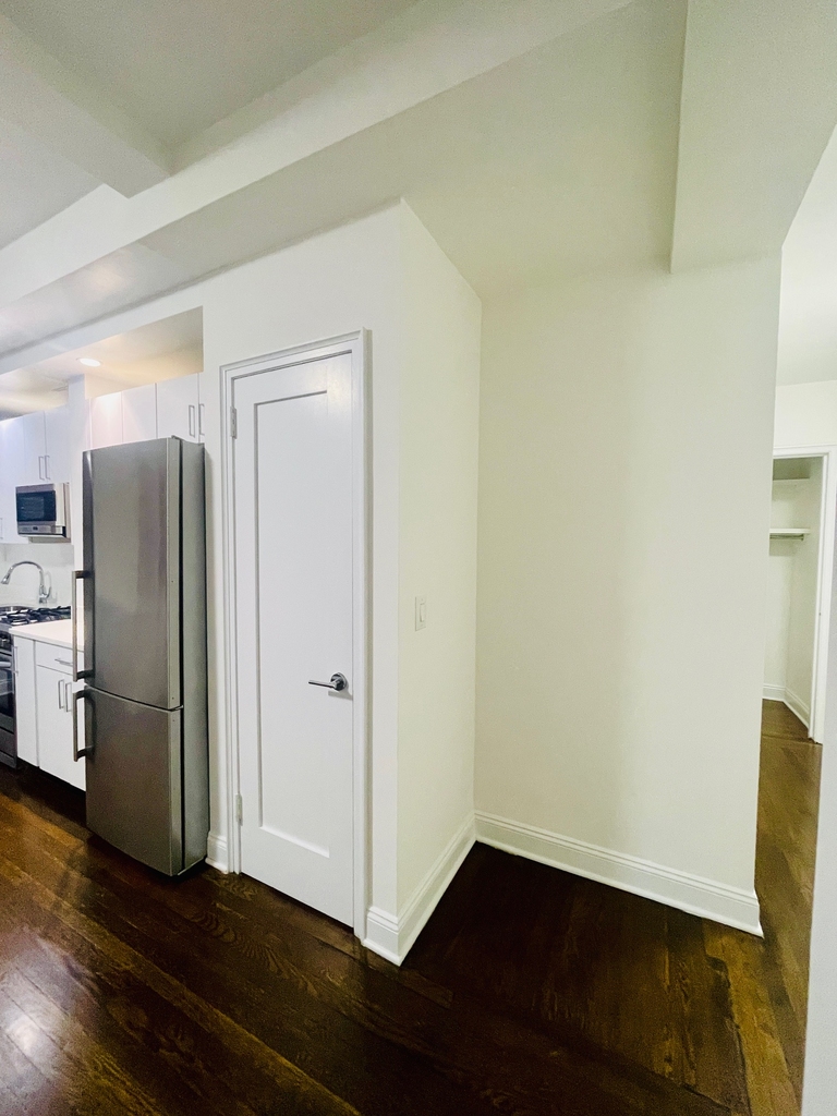 140 East 46th Street - Photo 3