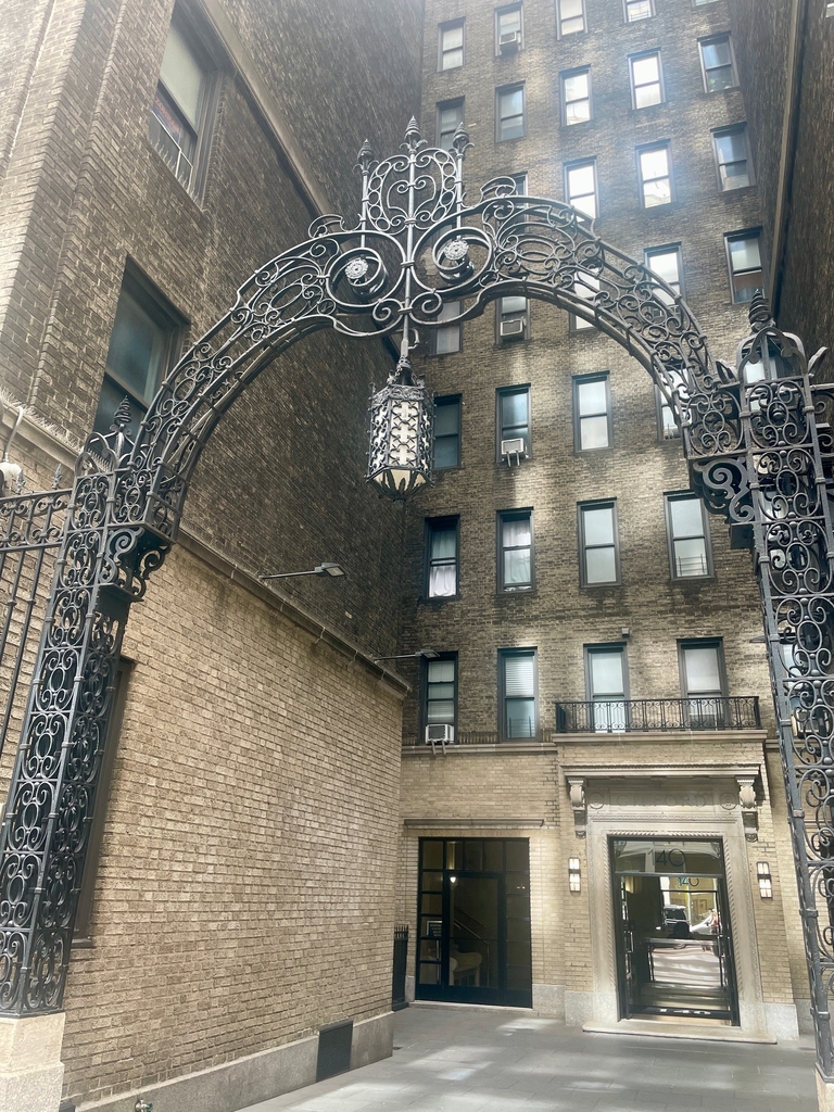 140 East 46th Street - Photo 14