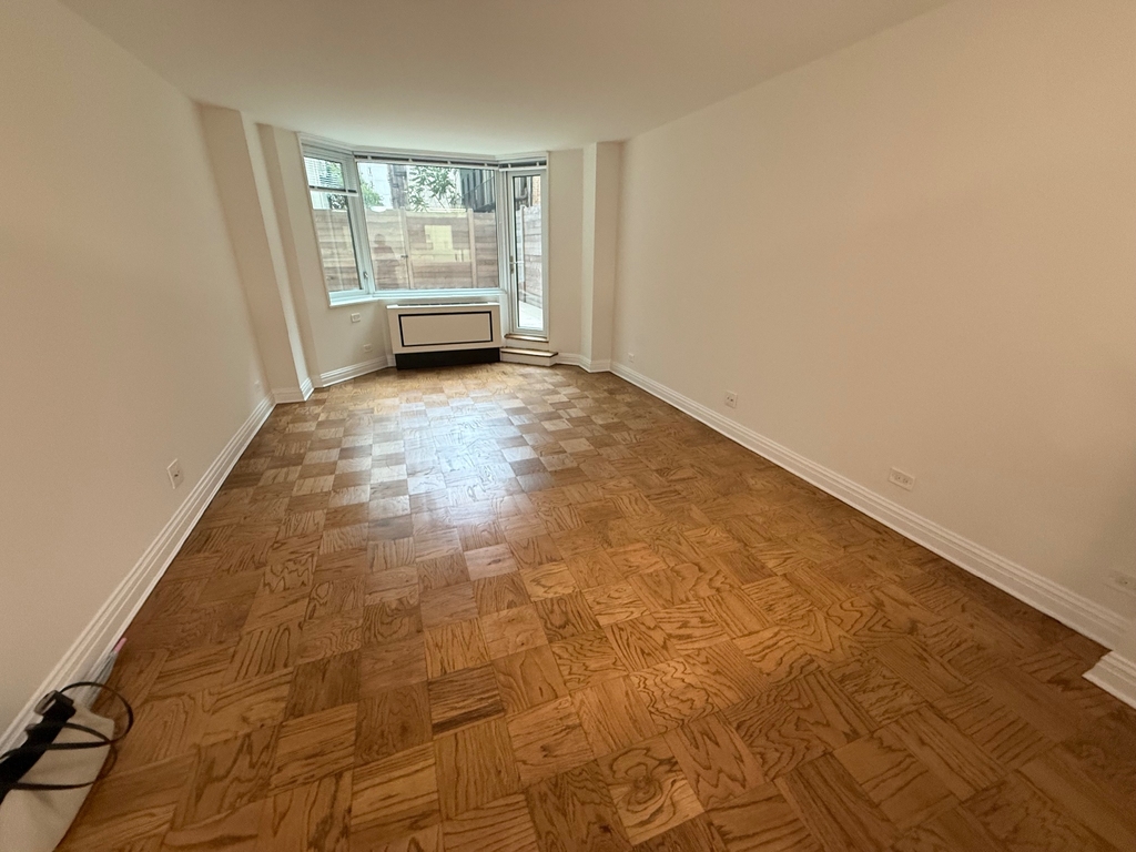 East 71th Street - Photo 2