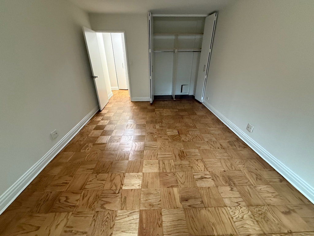 East 71th Street - Photo 7