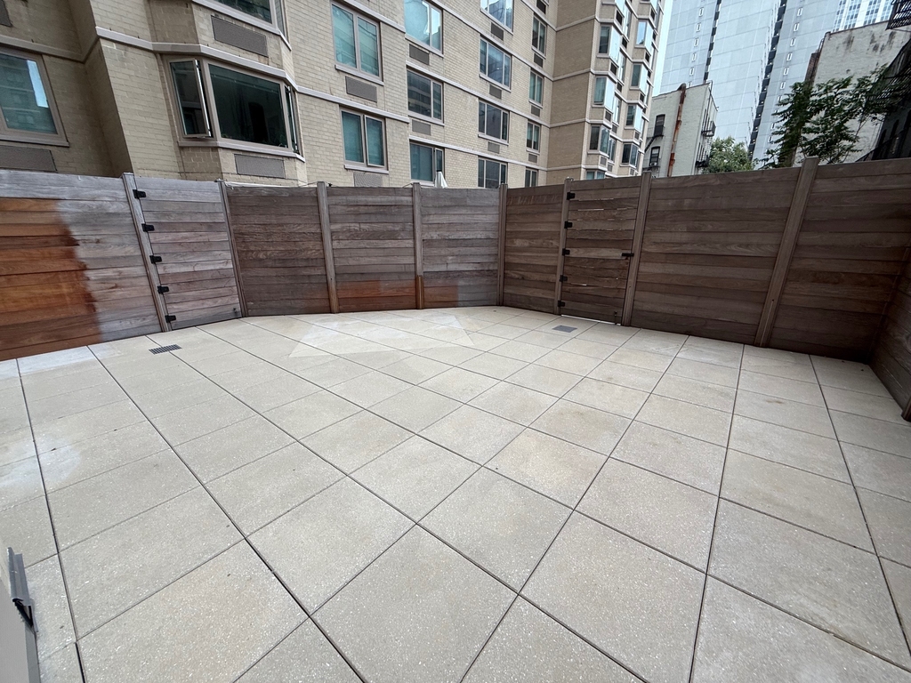 East 71th Street - Photo 0
