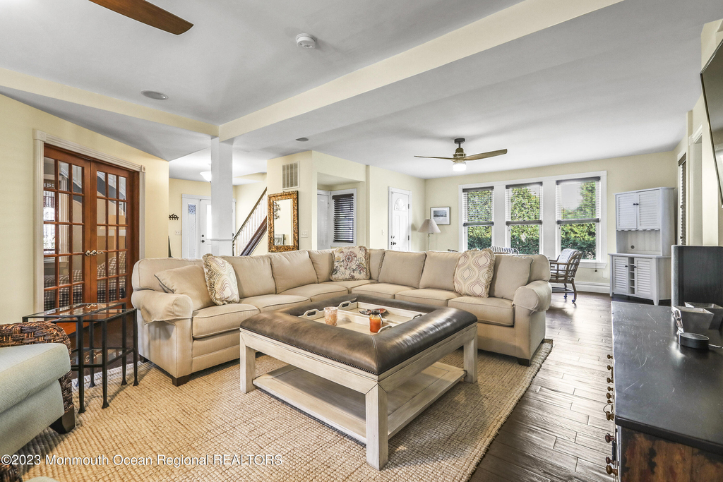 513 Ocean Park Avenue - Photo 3