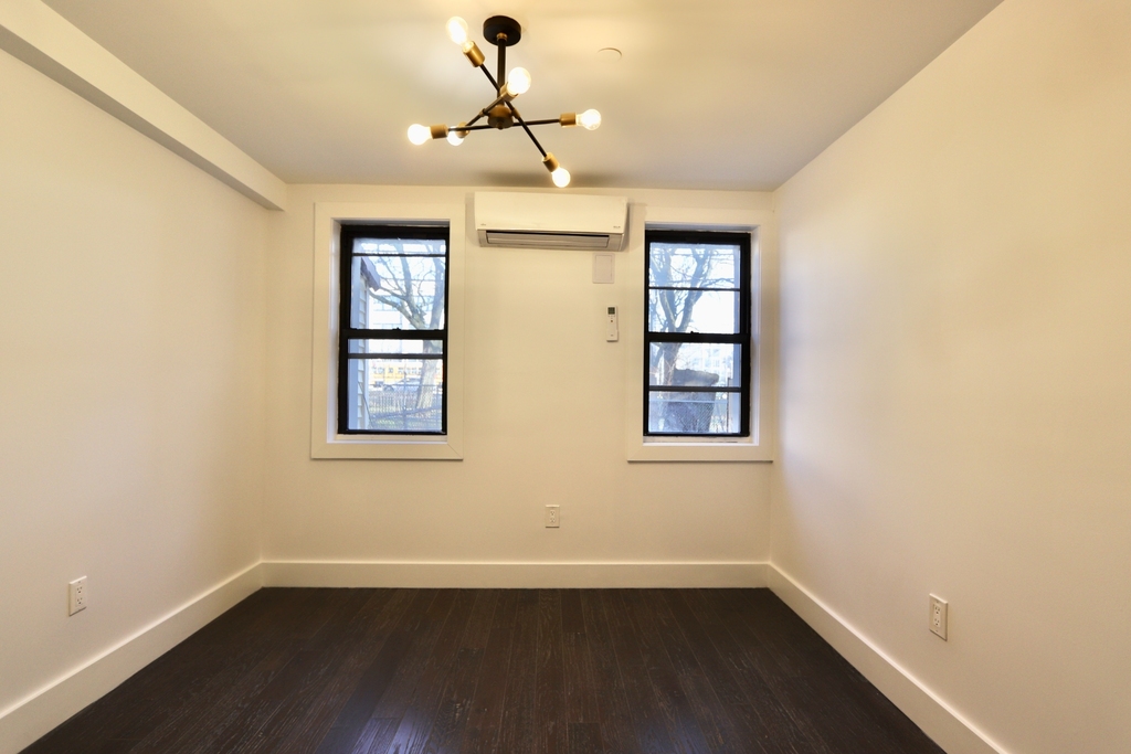 1114 Halsey Street - Photo 4