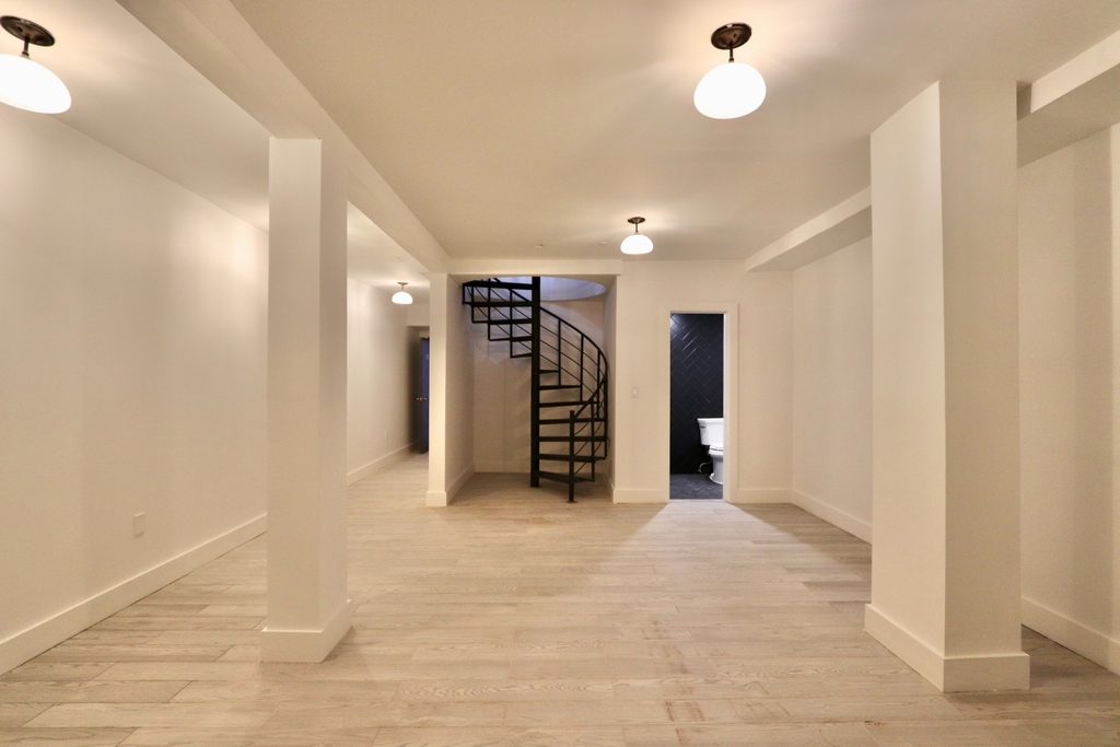 1114 Halsey Street - Photo 9