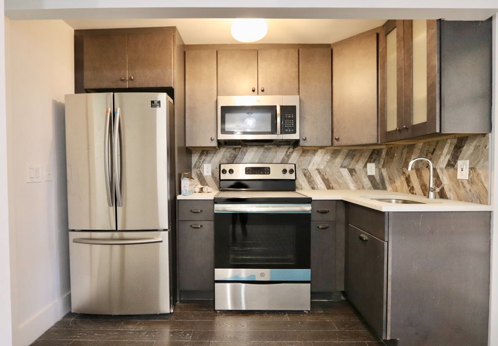1114 Halsey Street - Photo 1