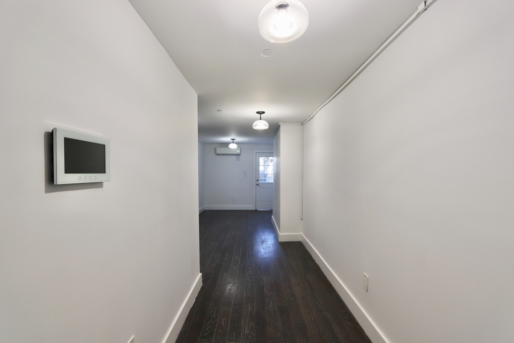 1114 Halsey Street - Photo 2