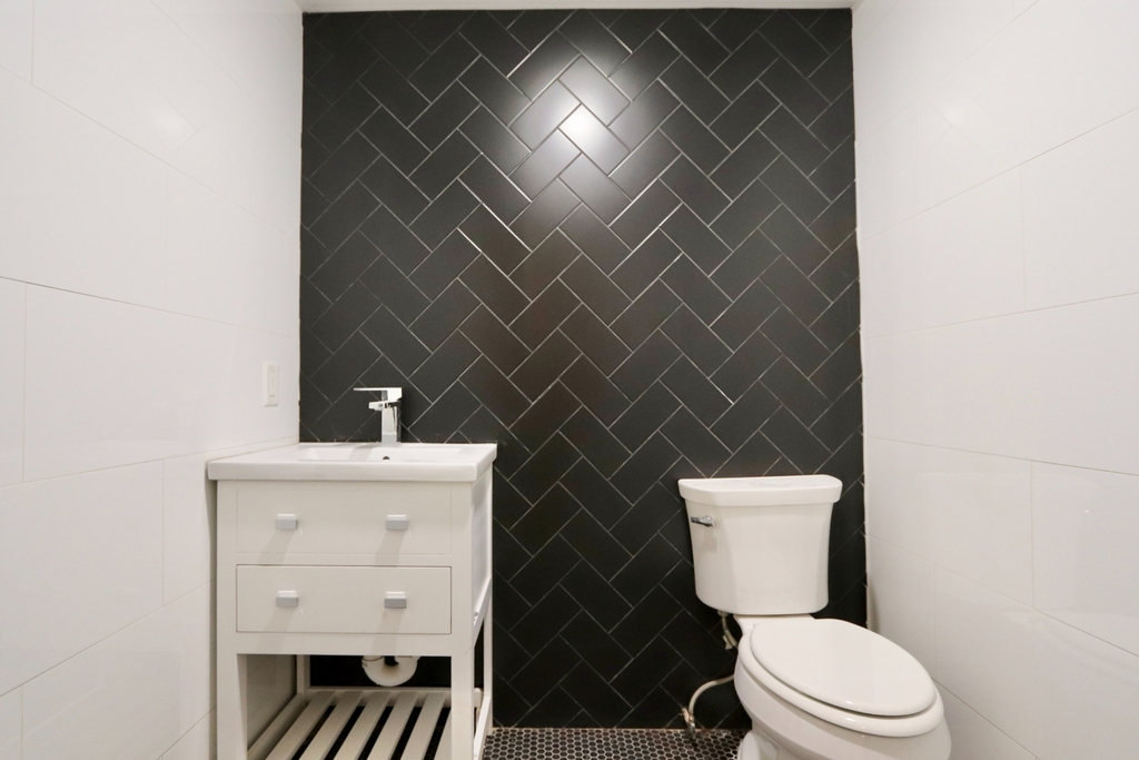 1114 Halsey Street - Photo 7