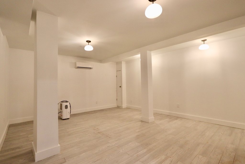 1114 Halsey Street - Photo 8