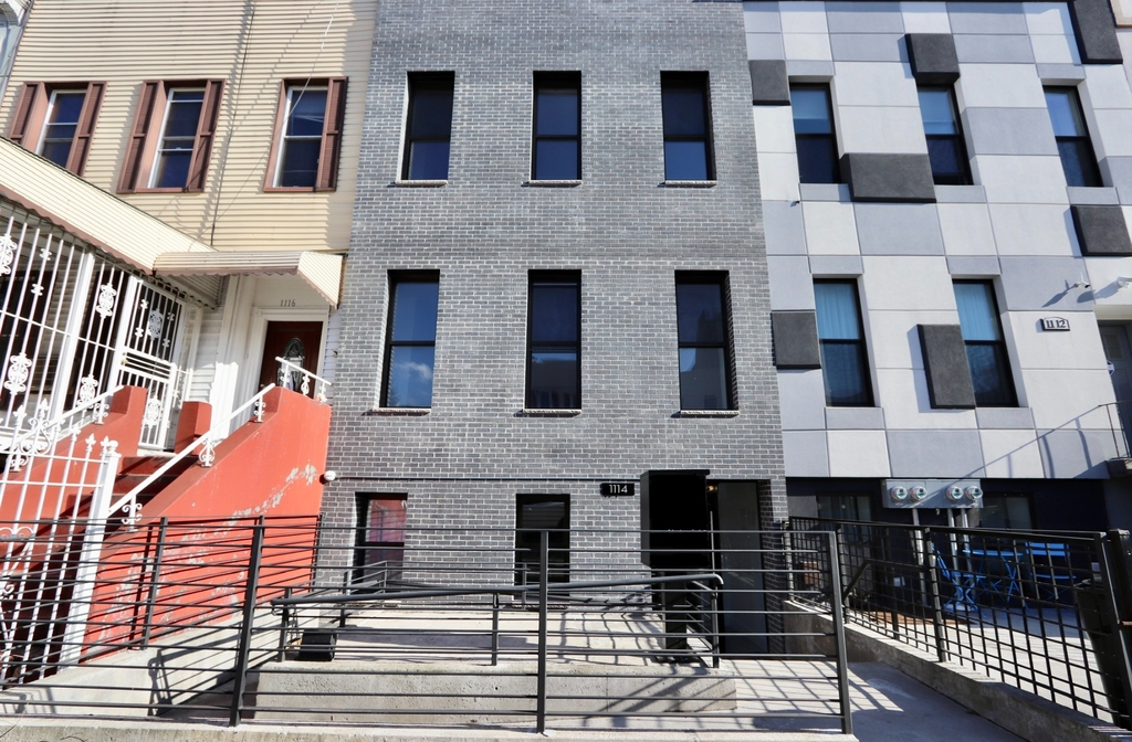 1114 Halsey Street - Photo 11