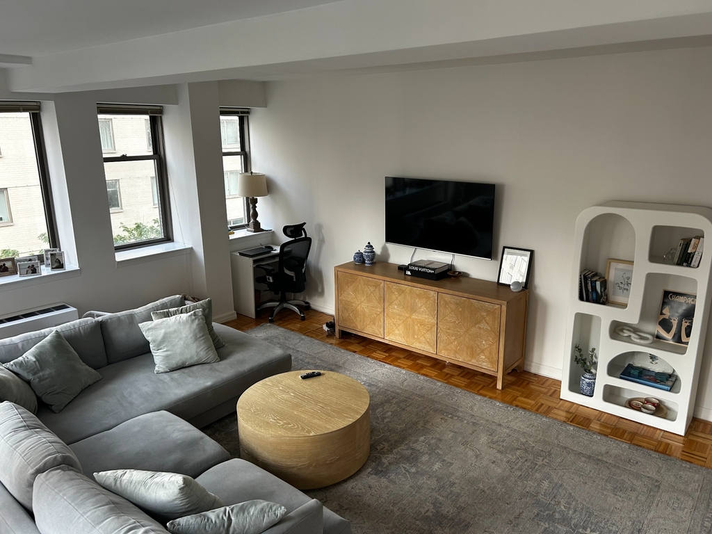 201 East 69th Street - Photo 16