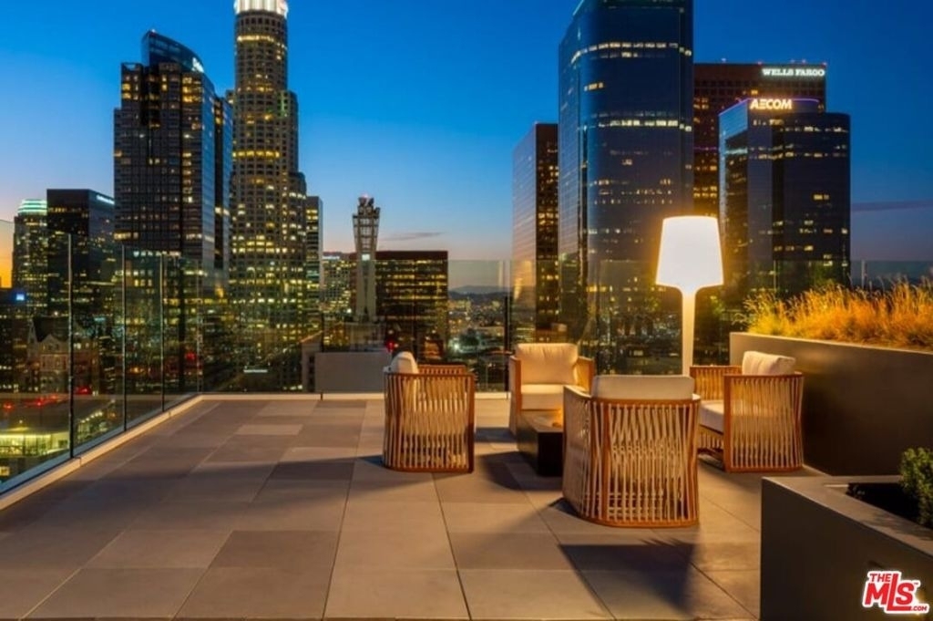 400 S Broadway - Photo 8
