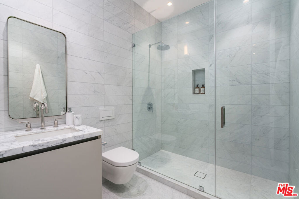 611 N Hillcrest Road - Photo 37