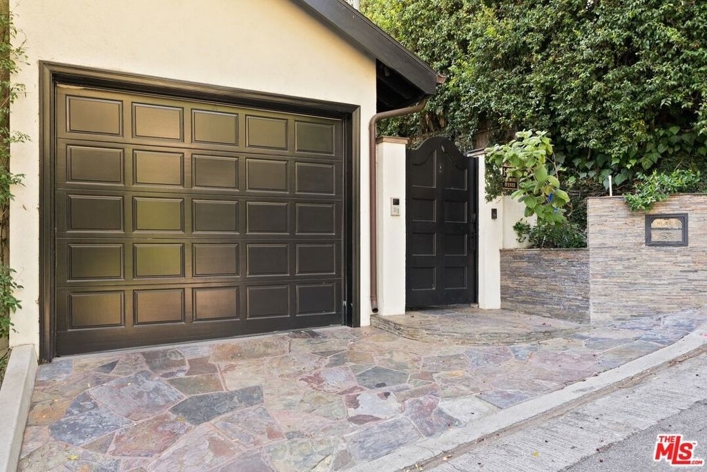 1615 Marmont Avenue - Photo 3
