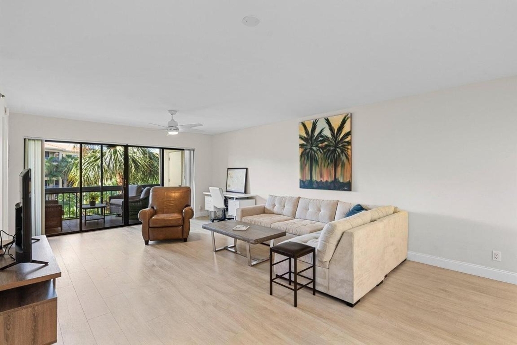 700 Uno Lago Drive - Photo 2