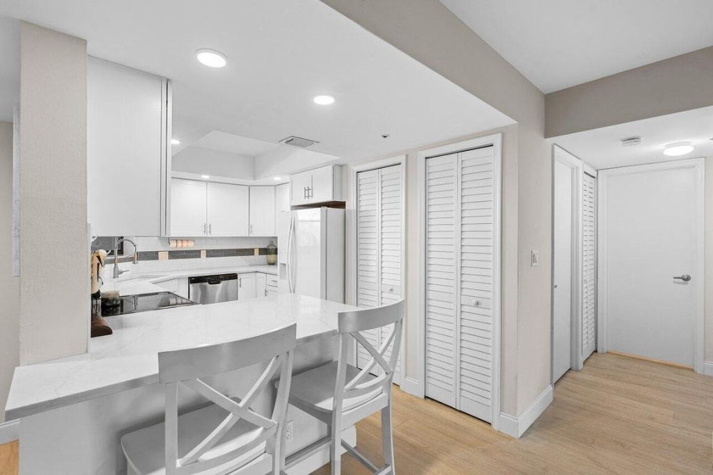 700 Uno Lago Drive - Photo 5