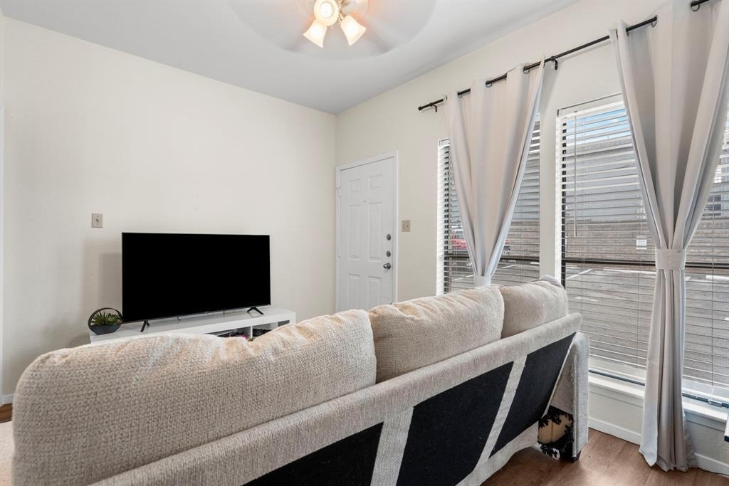 3000 Guadalupe St - Photo 2