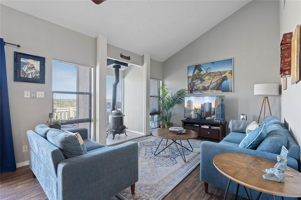 111 Comanche Pt - Photo 3