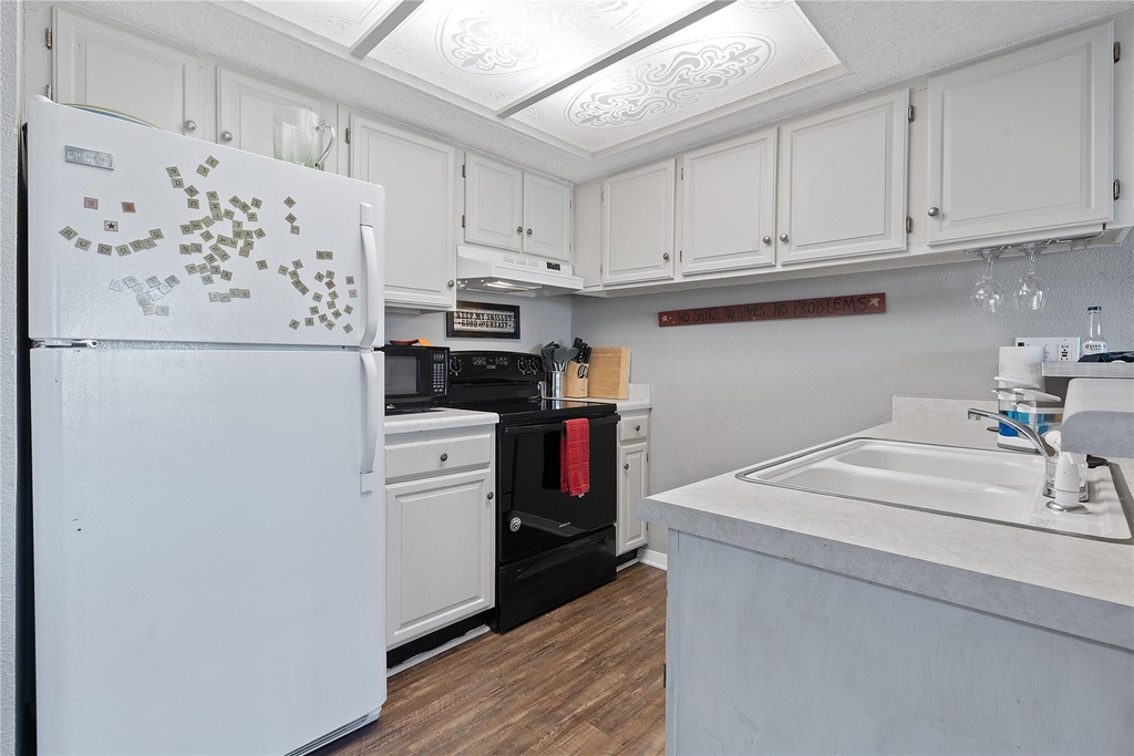 111 Comanche Pt - Photo 11