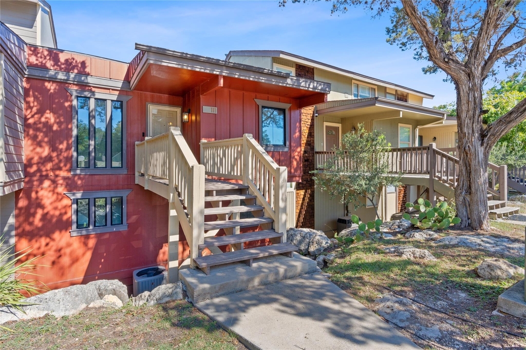 111 Comanche Pt - Photo 0