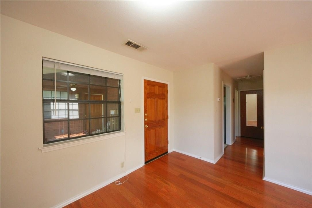 1903 E 20th St - Photo 2