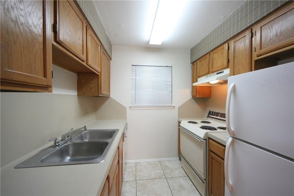 1903 E 20th St - Photo 9