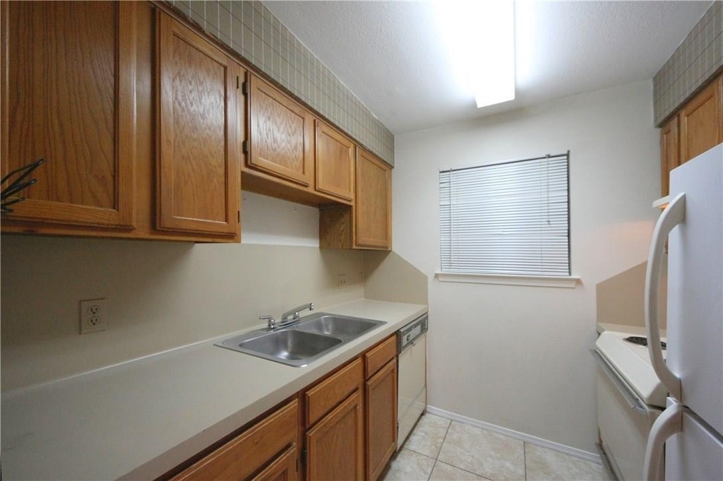 1903 E 20th St - Photo 3