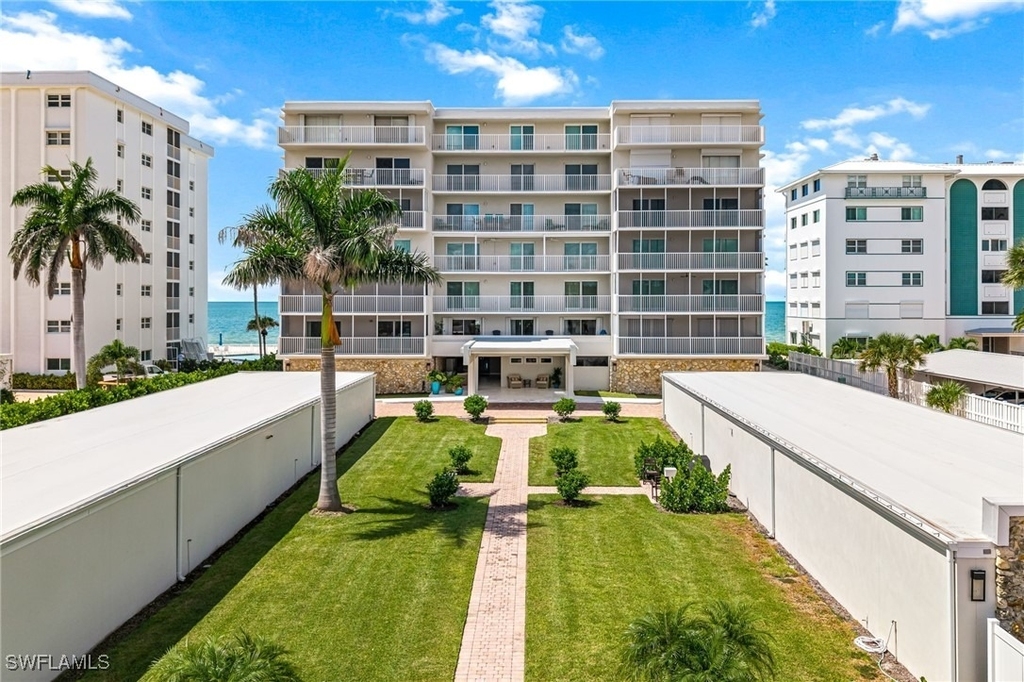 1977 Gulf Shore Boulevard N - Photo 1