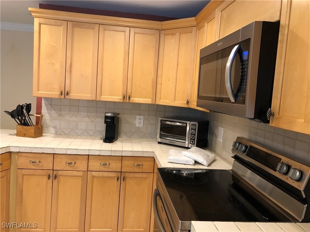 550 Forest Hills Boulevard - Photo 8